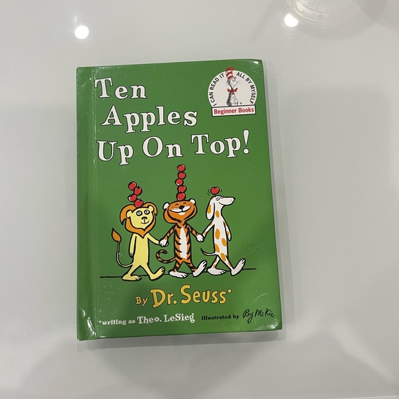 8 Dr.Seuss books! - Picture 6 of 8